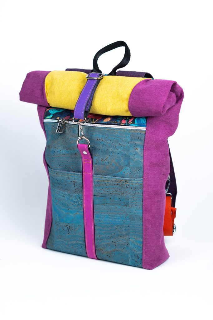 wygodny-plecak-damski-do-pracy-malowane-kwiaty