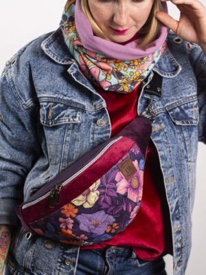 Fioletowa nerka damska saszetka biodrowa w kwiaty PURPUROWA FUZJA