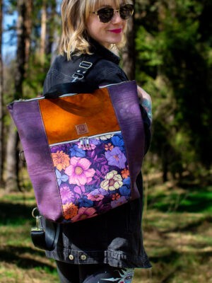 Fioletowy plecak miejski dla kobiety kwiaty torebka damska 2 w 1 PURPUROWA FUZJA